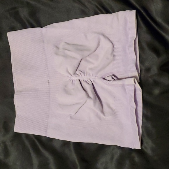 Lavender Ribbed Butt Scrunch Shorts - Picture 2 of 3
